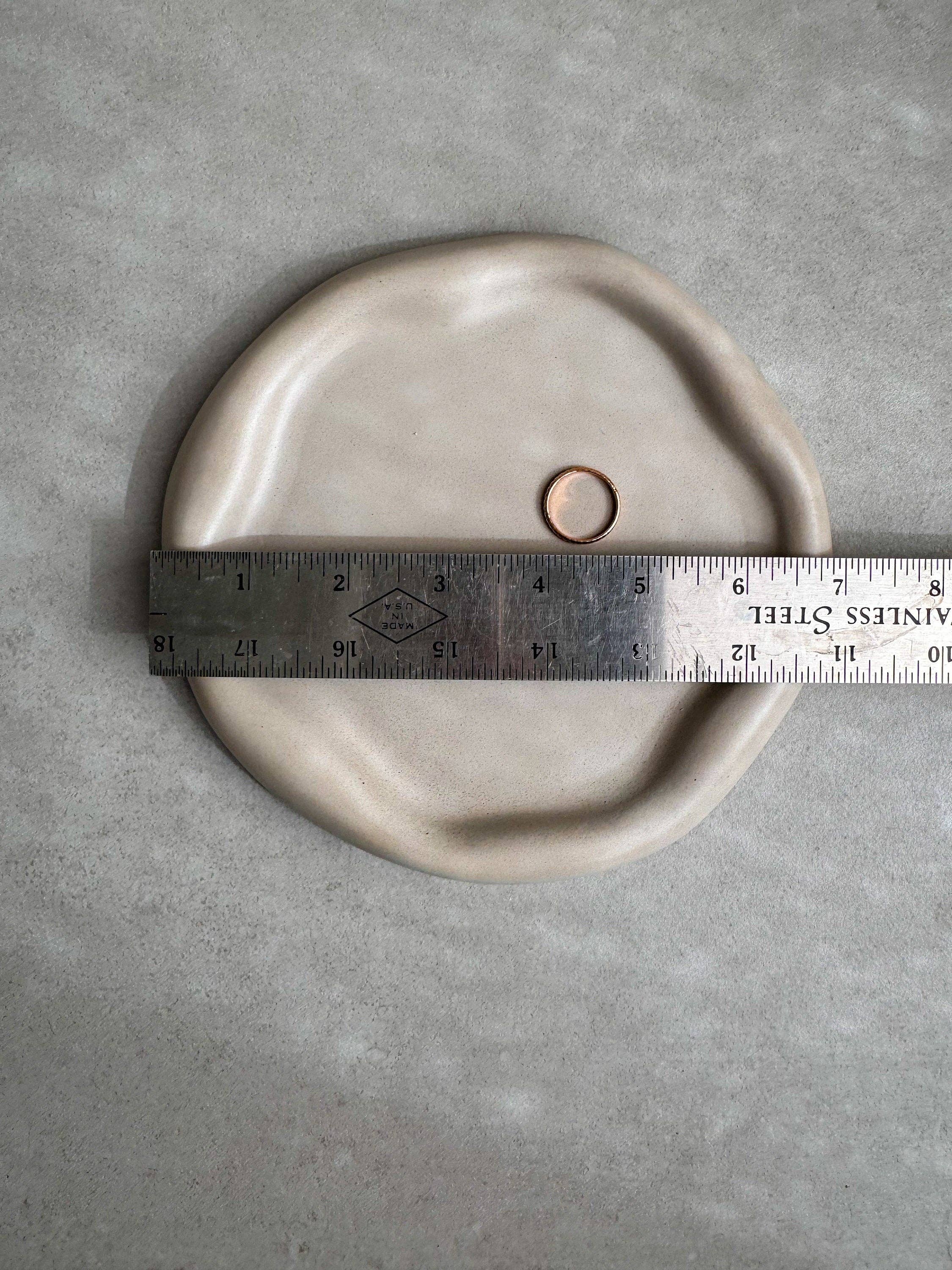 Minimal Loot Design – wholesale Smyckesfat – VÅGIG betongbricka, oregelbunden tallrik, fånga alla brickor, blob-smyckesdisplay, organisk japandi-dekor, molnprydnadsbricka, kurviga cementvaror4