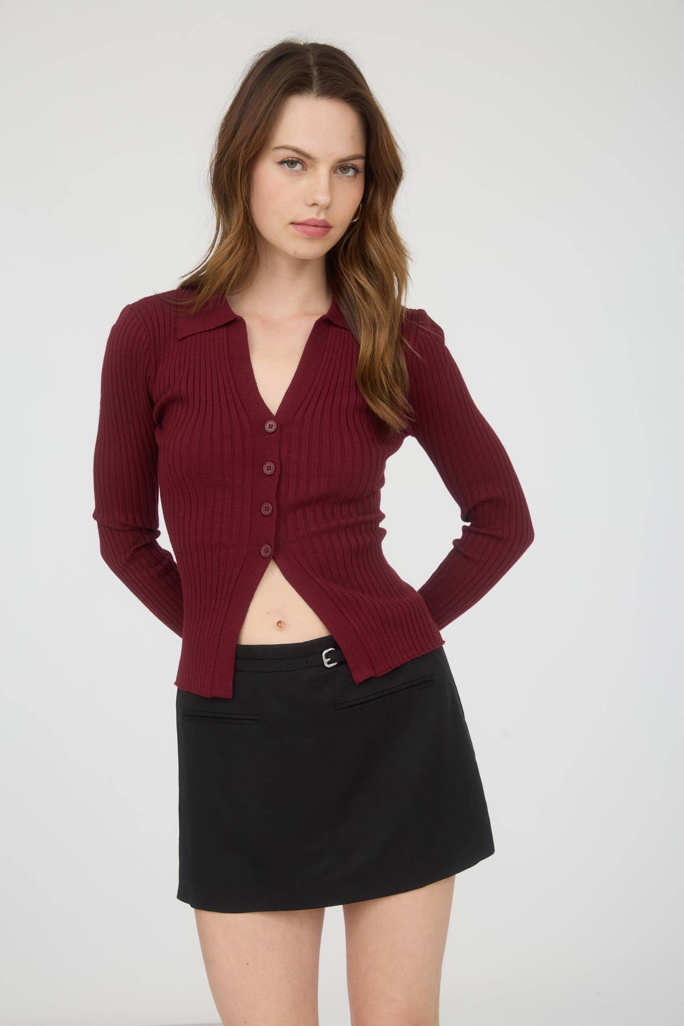 The Workshop Studio - Wholesale Gebreide top - Dames - TRUI MET KRAAG EN KNOPEN AAN DE VOORKANT, GEBREIDE TOP MET LANGE MOUWEN11