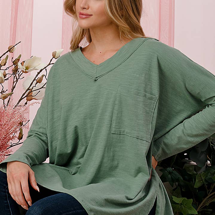 V-Neck Oversized Top with Pocket and other Purchase Wholesale prezzi mirtilli 2019. Free Returns & Net 60 Terms on Faire trending on Faire.