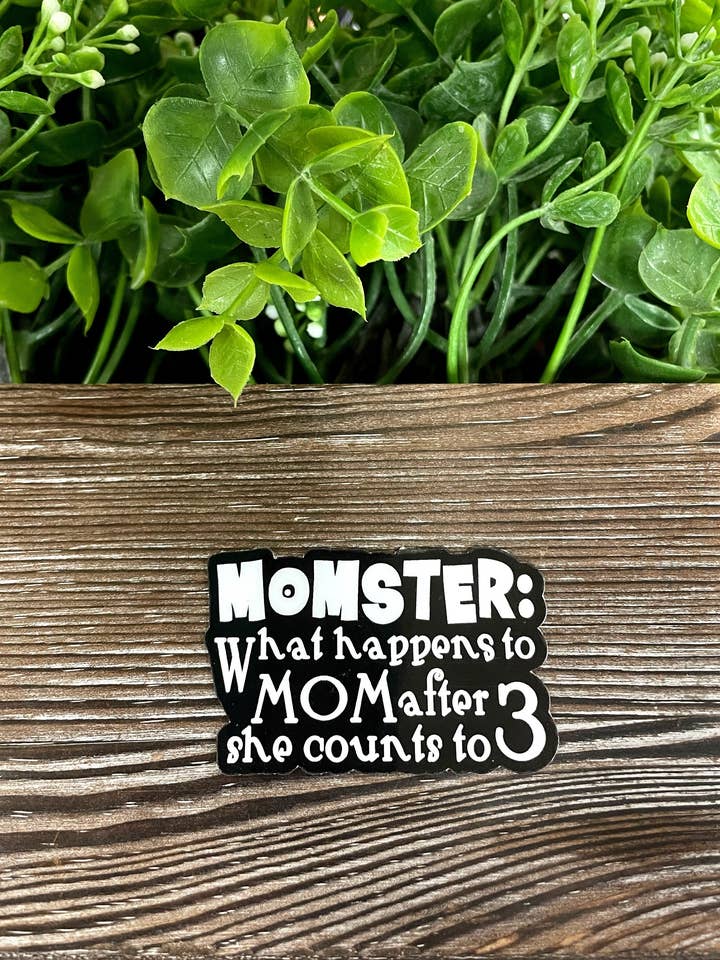 Momster — What Happens to Mom After She Counts to 3, gestanzter Vinyl-Aufkleber, Boho Fun, wasserabweisend, snarky sarkasmus witziges Zitat, lustiger Spruch für den Großhandel von Handmade by Marlayna