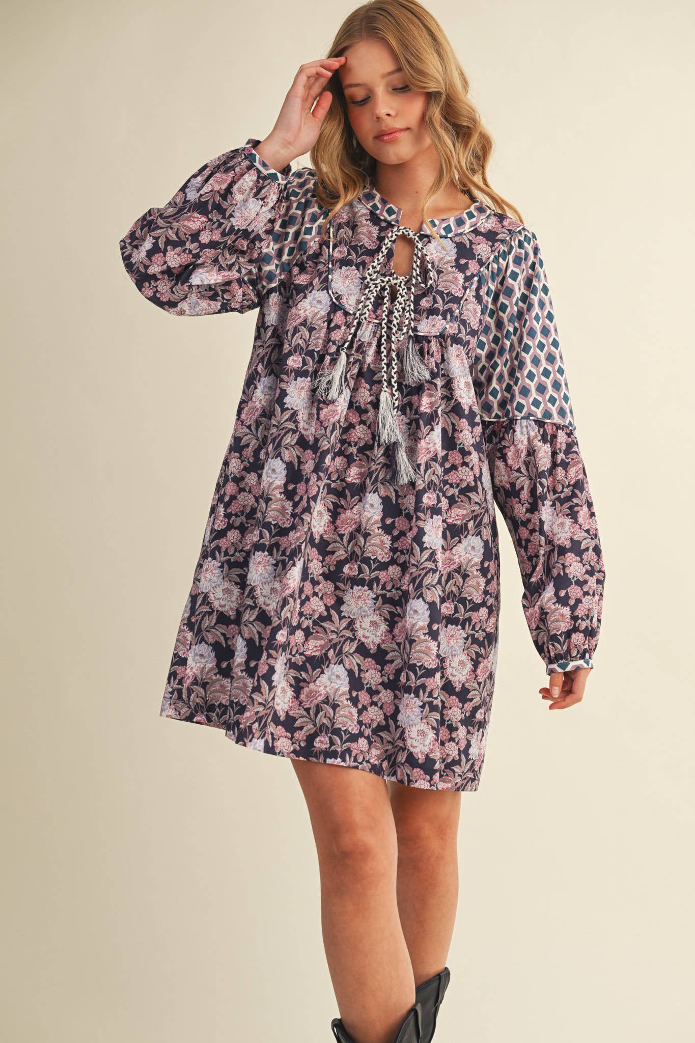 &MERCI - Wholesale Dress - Women's - FLORAL CONTRAST SLEEVE MINI DRESS MDR41691