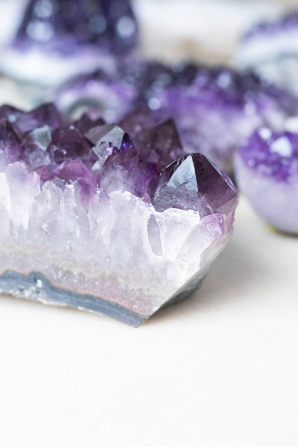 Deep Purple Project - Wholesale Ornament - Amethistclusters platte vorm, 5 lb diepe paarse clusters4