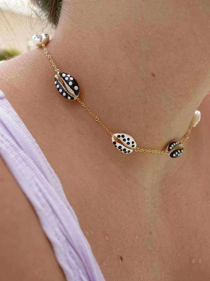 SHELL ME UP Necklace - Black & White for wholesale by ARGI DANELI