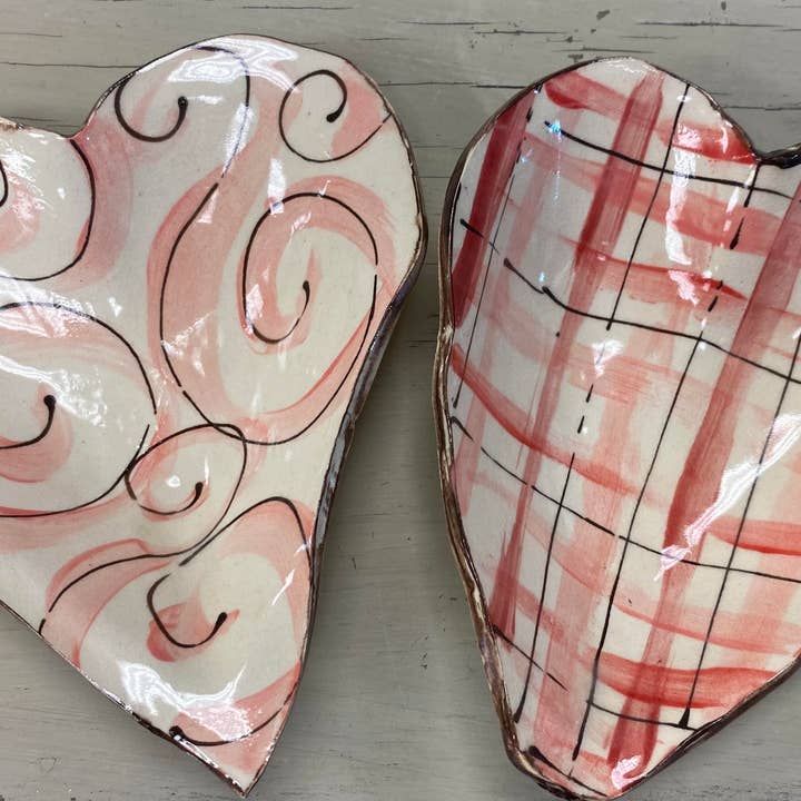 Heartfelt Traditions - Wholesale Decorative Plate/Dish/Bowl - Small Heart Shaped Bowl (Pink Plaid)0