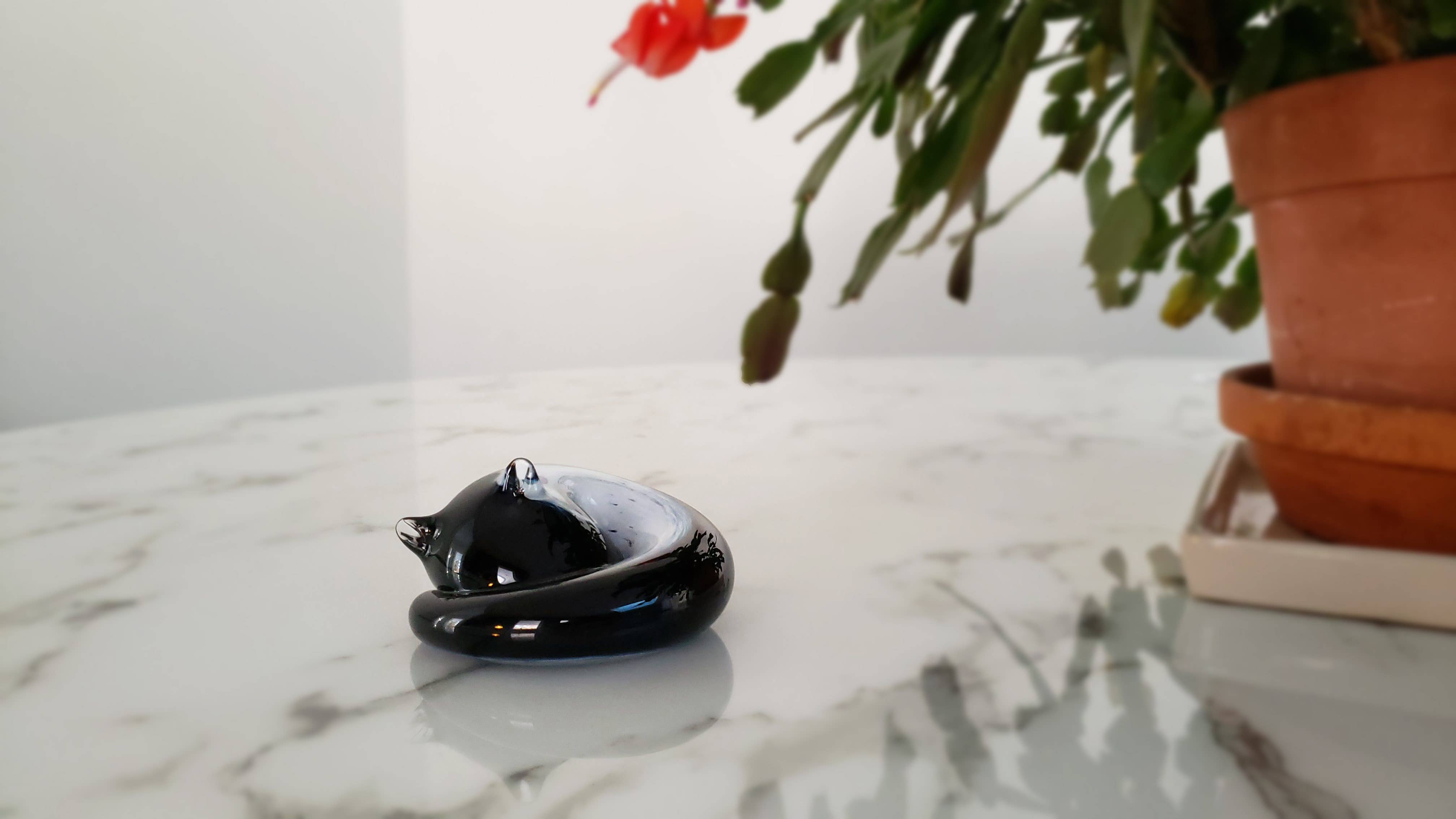 epiphany studios - Wholesale Decorative Figurine - Sleeping Kitty - Tuxedo4