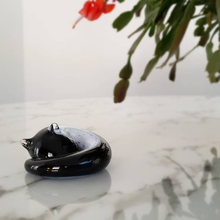 epiphany studios - Wholesale Decorative Figurine - Sleeping Kitty - Tuxedo4