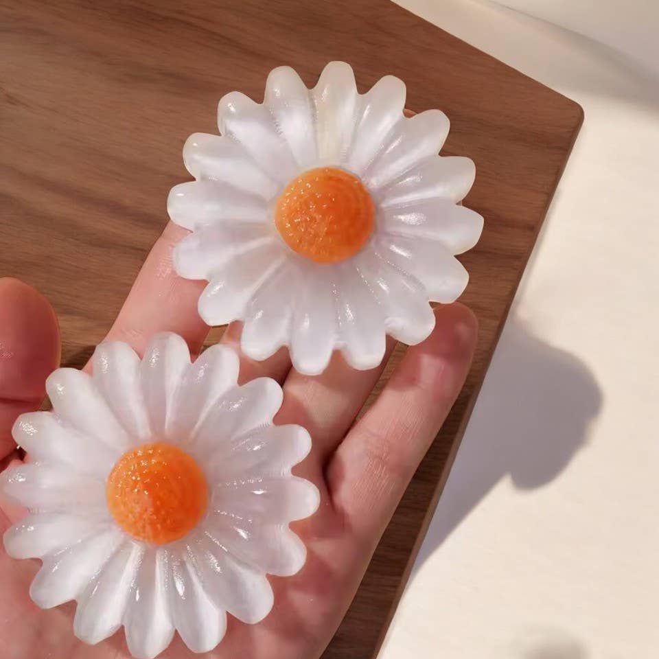 Crystolver (We Cover All Import Fees) – wholesale Spiritual stone/crystal – White Selenite Crystal Flower Sculpture
1