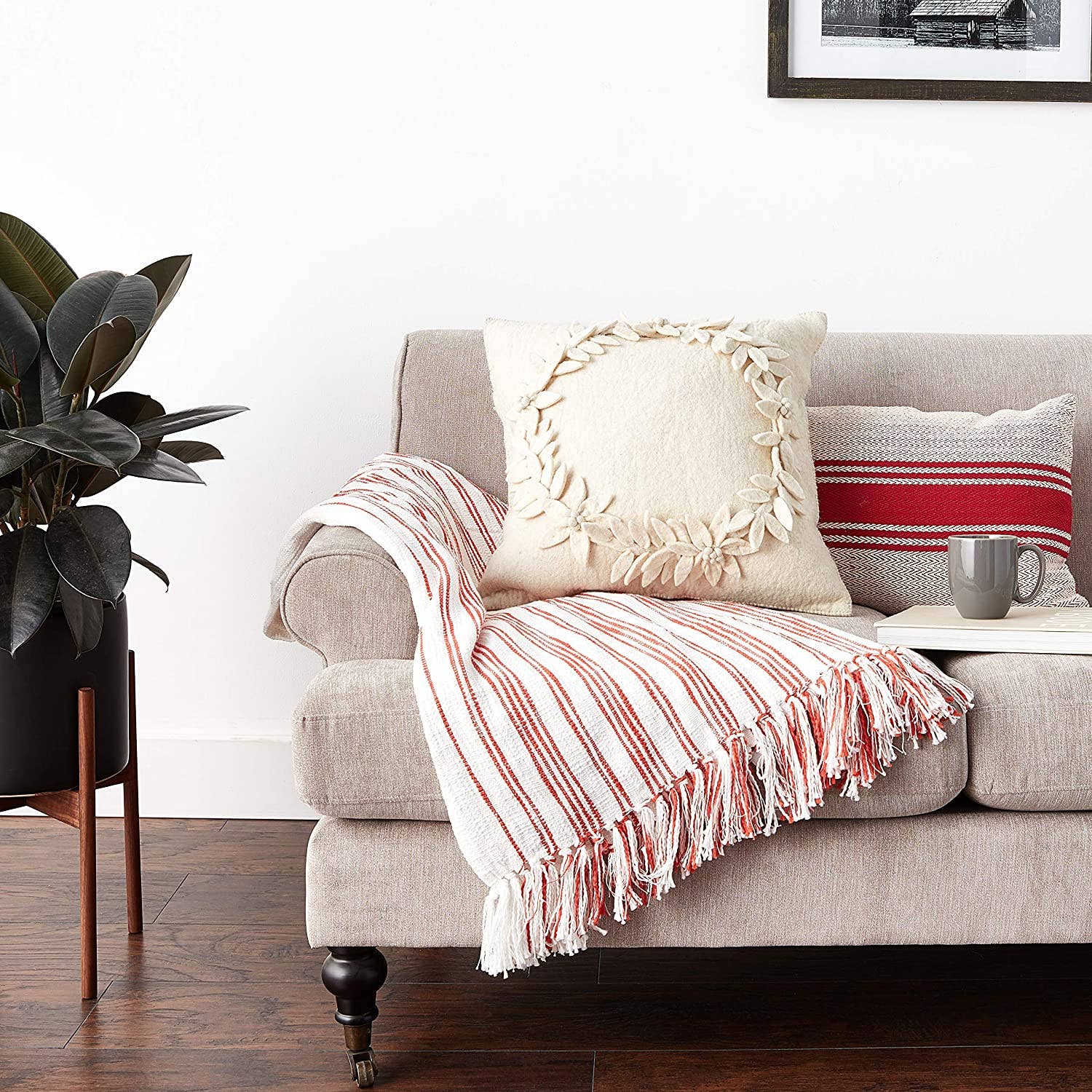 Arcadia Home - Vente Coussin décoratif - Coussin Couronne de Poinsettia Fait Main – Crème 20", Noël Tous les Jours1