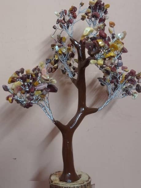 Arbre en cristal de jaspe Mookaite (arbre en fil d'argent avec 300 éclats) pour la vente par AmazeU