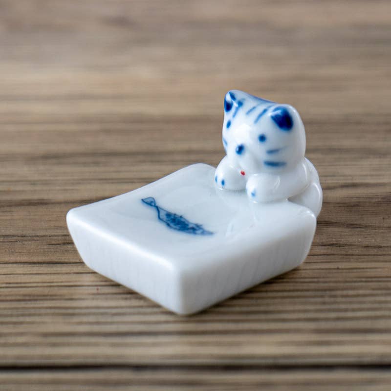 Urban Tokyo - Wholesale Spoon Rest - Cat and Fish Porcelain Chopsticks Rest 1.75"L2