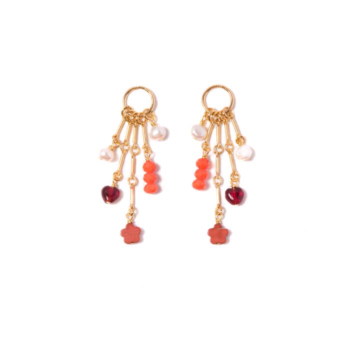 Bedeloorbellen met rode jaspis, Tsjechisch glas en zoetwaterparels voor wholesale door Michelle Starbuck Designs