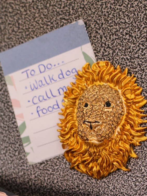 Lion Head Gold Diamante Magnet for wholesale by Wildtouch