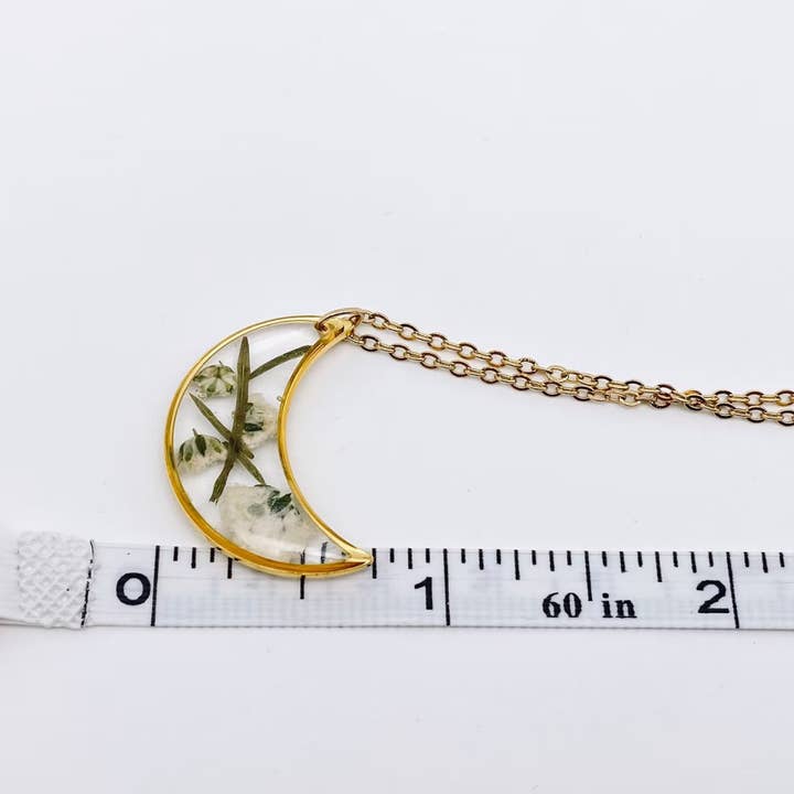 Mio Queena - Wholesale Pendant/charm necklace - Baby's Breath Dried Flower Crescent Moon Necklace - PDF/MS3