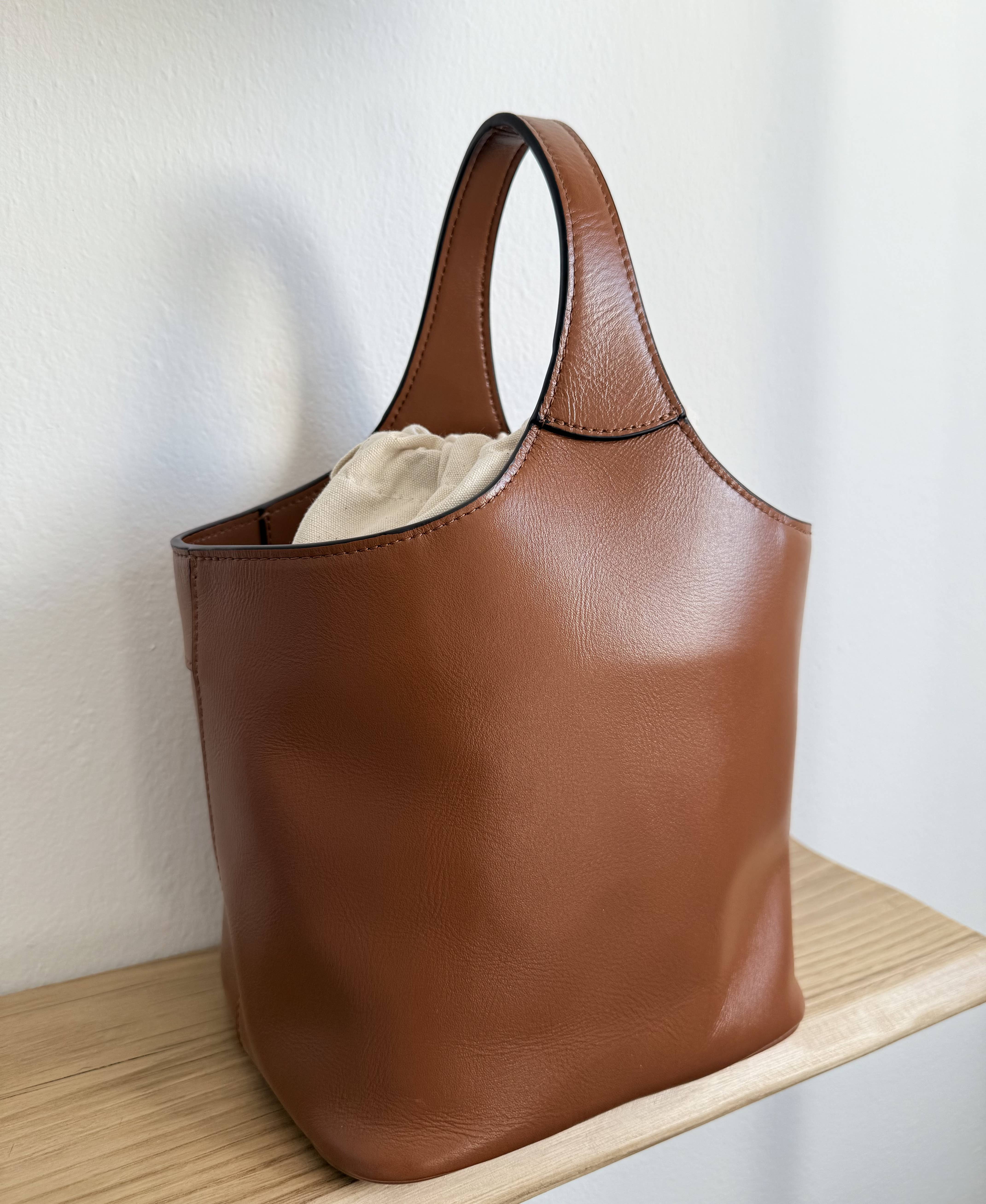 Sook Stainable - Vendita all'ingrosso Tracolla - Donna - Elle - Borsa a Secchiello in Vera Pelle Stile Minimalista2