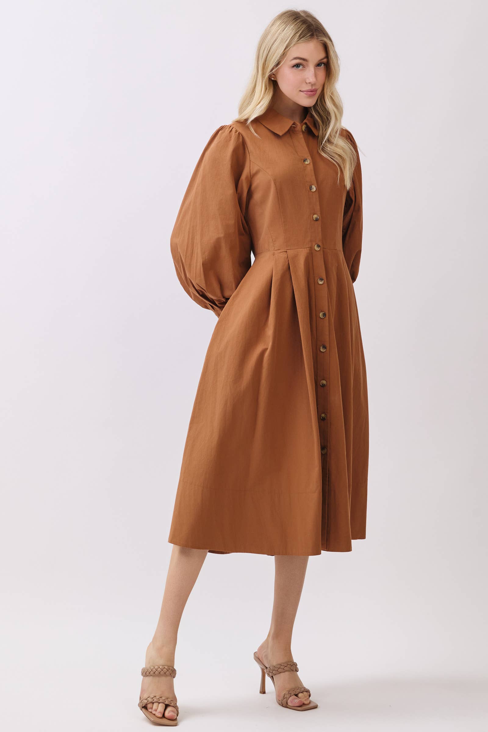 Calista – wholesale Klänning - Dam – MIDI-KLÄNNING MED KRAGE OCH LÅNGÄRMAD KNAPPSTÄNGNING - VD60833