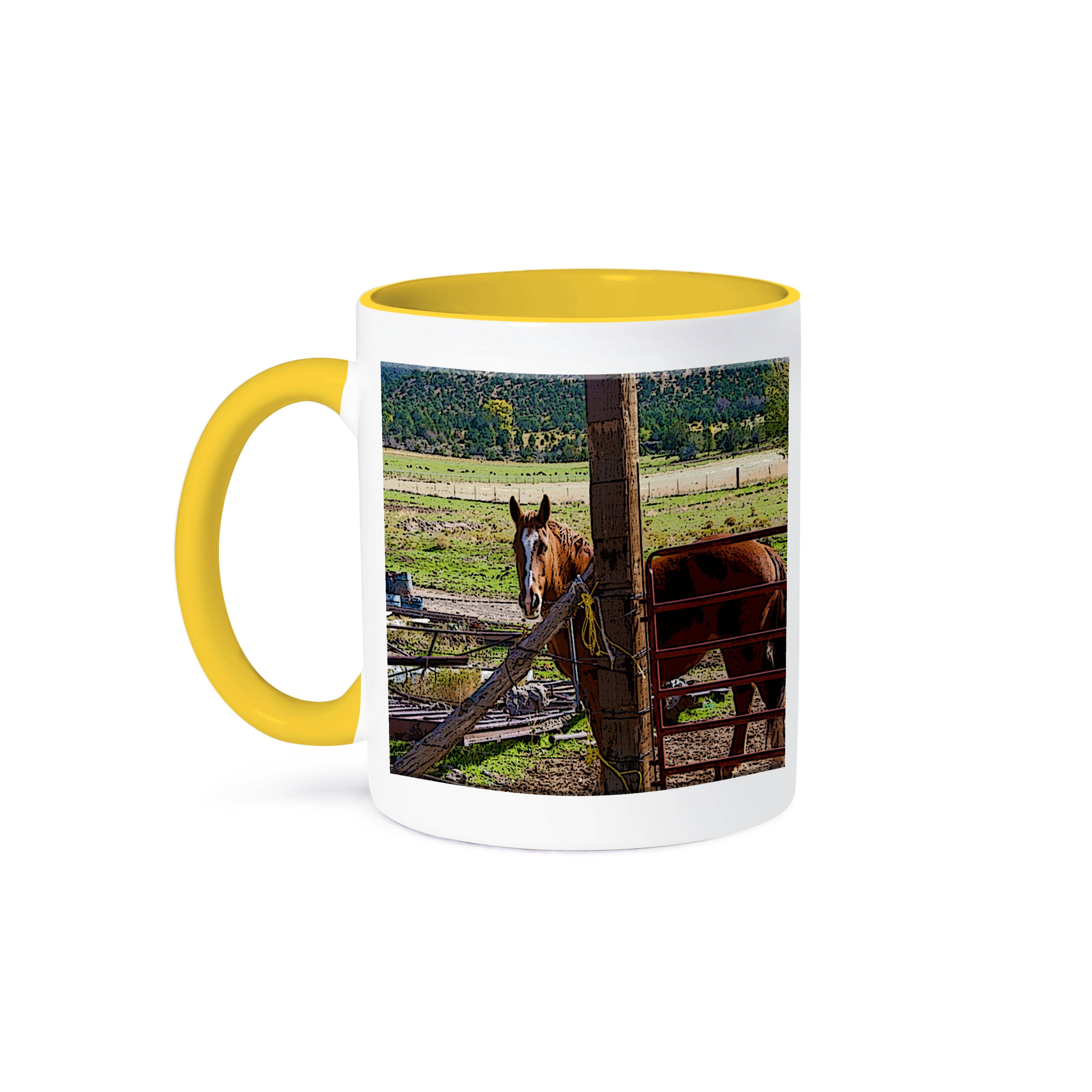 3dRose - Vente Tasse à café - 3dRose, Cheval Marron Derrière la Clôture dans le Sud de l'Utah avec des Boîtes Bleues et de l'Herbe Verte en Arrière-plan, Tasse0