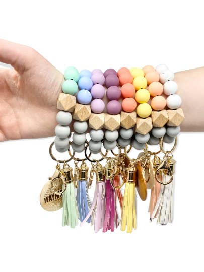 Pulsera de cuentas de silicona | Llavero muñequera con disco de madera para venta al por mayor de Juniper and Lilies