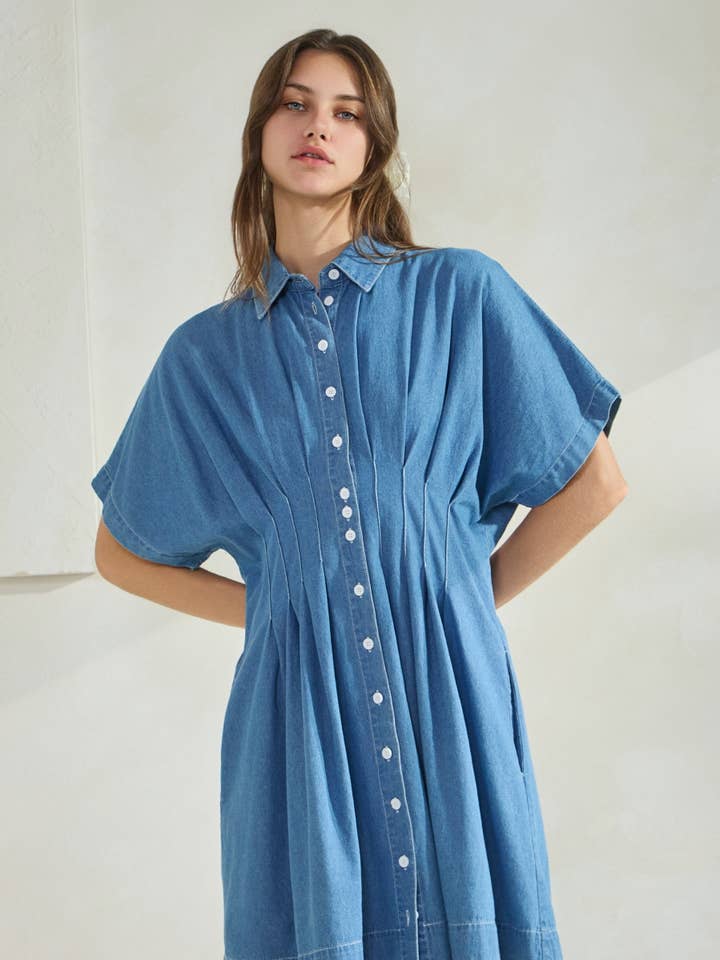 Kurzärmeliges Minikleid aus gewaschenem Denim für den Großhandel von Oddi