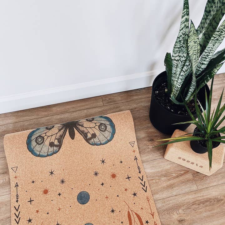 Scoria World Inc. – Tapete de ioga por atacado – Tapete de ioga em cortiça borboleta da Scoria (4,5 mm)3