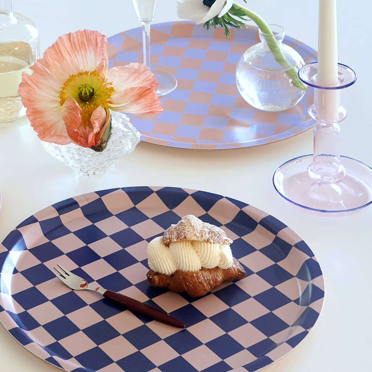 BLU KAT - Venta al por mayor Bandeja de servir - Bandeja redonda para servir CHECKER en índigo/almendra - 31 cm1
