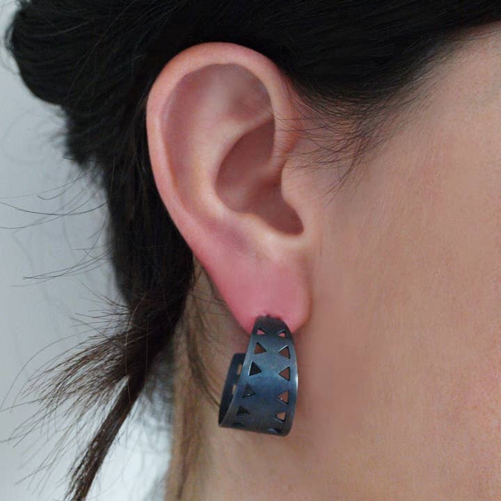 Créoles épaisses, larges créoles en or, créoles en argent 925 pour la vente par Fragkiski Designs