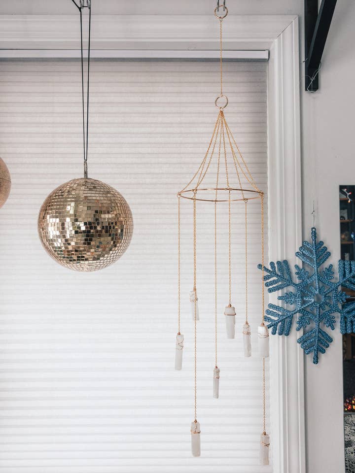 Selenitkristallmobil | Handgjord hängande dekoration för hem och barnkammare för wholesale av Elise Marie DeSigns