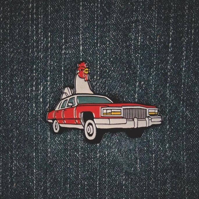 Half Hazard Press - Vendita all'ingrosso Spilla da bavero - Chicken Cadillac Pin1