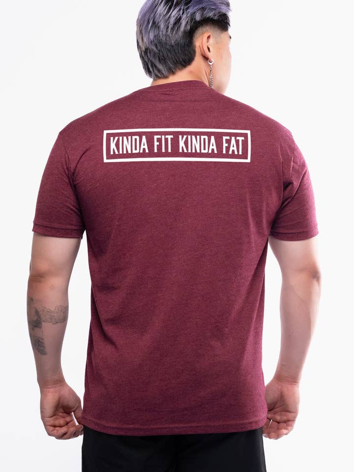 T-shirt Bar Logo Signature Blend por atacado de Kinda Fit Kinda Fat