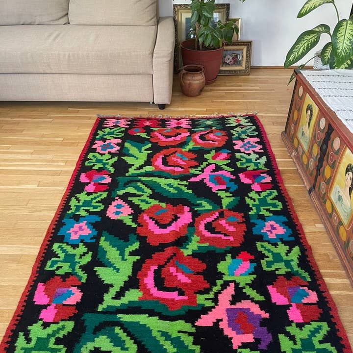 MADE WITH LOVE RO SRL – Tapete por atacado – Grande passadeira moldava com rosas, tapete floral romeno2