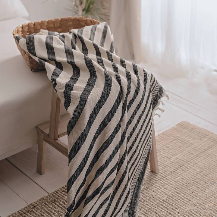 Moa - Wholesale Throw Blanket - Black Striped Cream Throw blanket & Bedspread