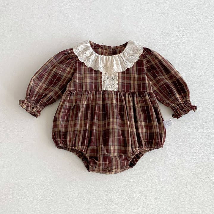 Marron Barboteuses vintage à manches longues à motif à carreaux pour bébé filles d'automne. en vente sur Faire0