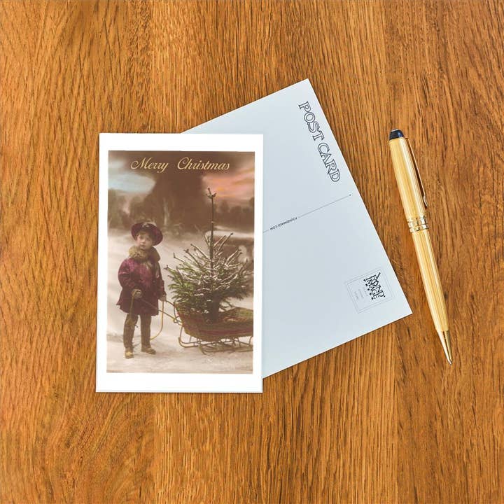 Found Image Press – wholesale Vykort – Vykort MC-609 Liten pojke med julgran på kälke1