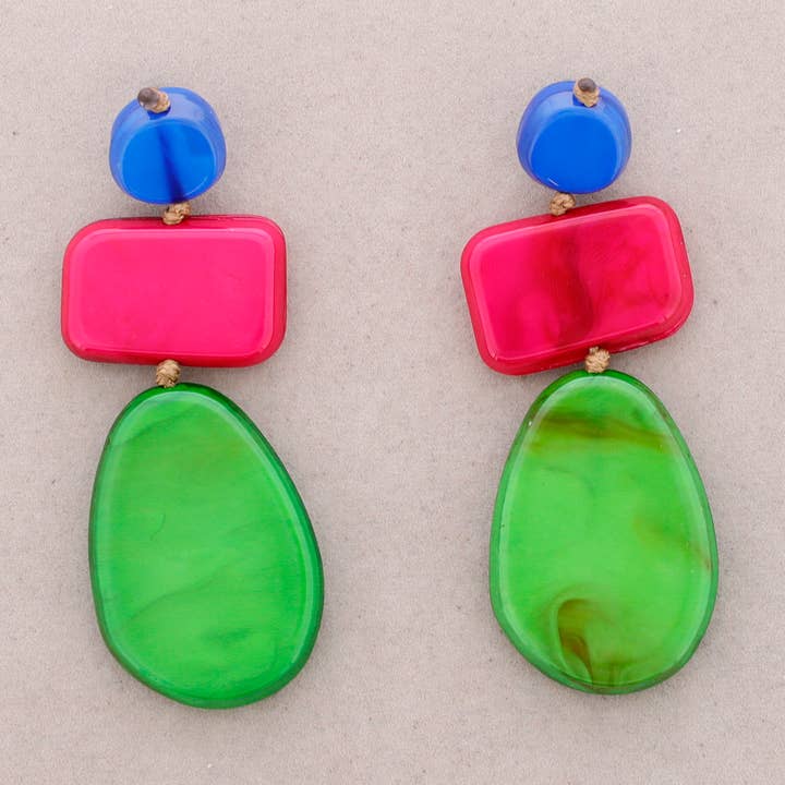 Boucles d'oreilles géométriques en résine de formes irrégulières (A) pour la vente par Sonata