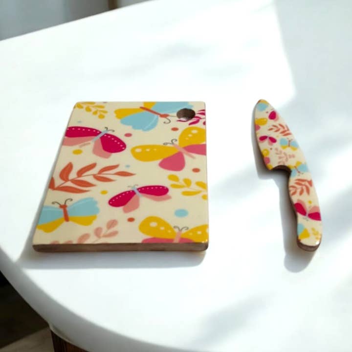 23Cm Chopping Board With Knife for wholesale by Minster Stylish Living Ltd