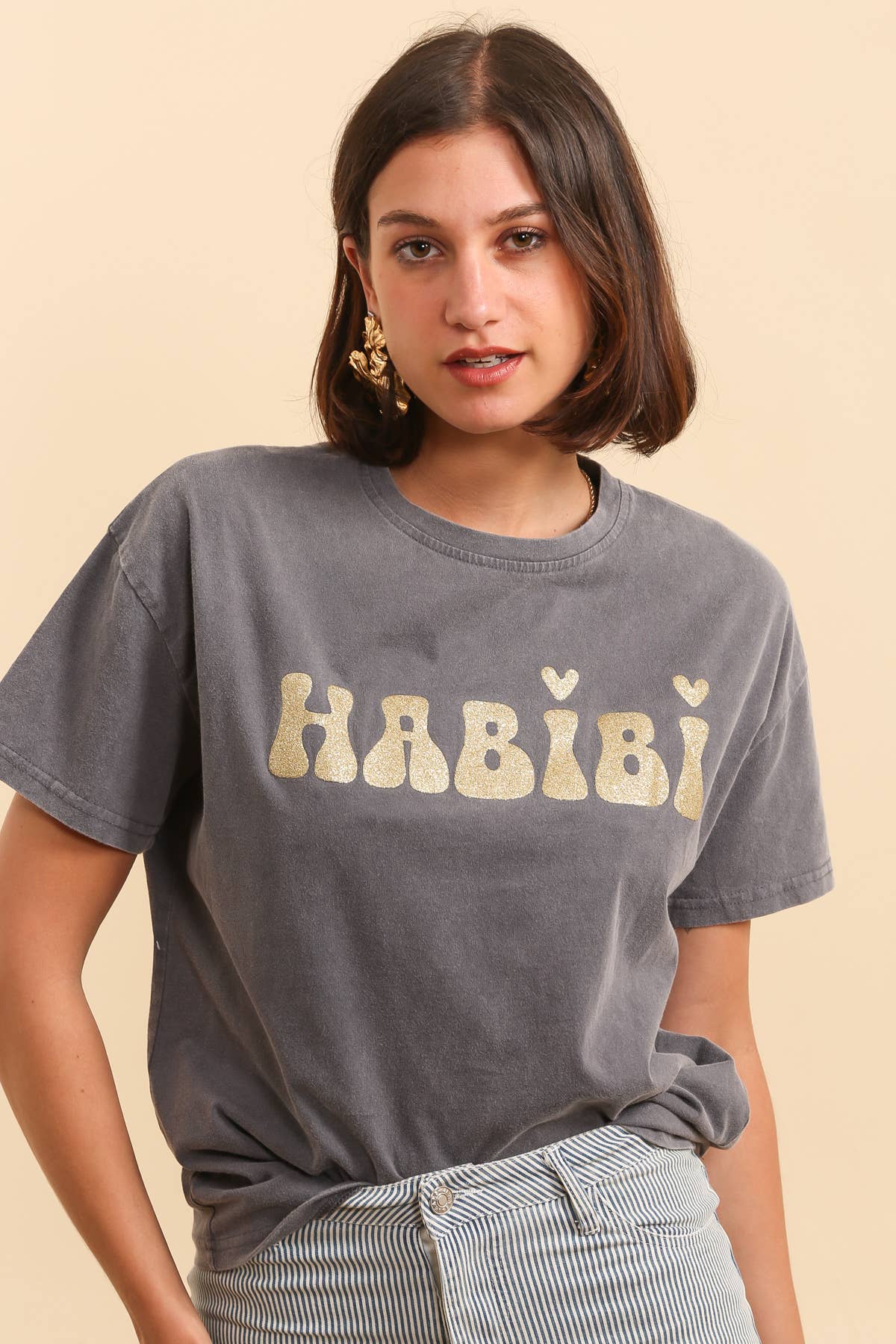 INSPIRATION STUDIO - Wholesale T-Shirt - Women's - Faded Effect Screen-Printed "Habibi" T-Shirt - REF 901679