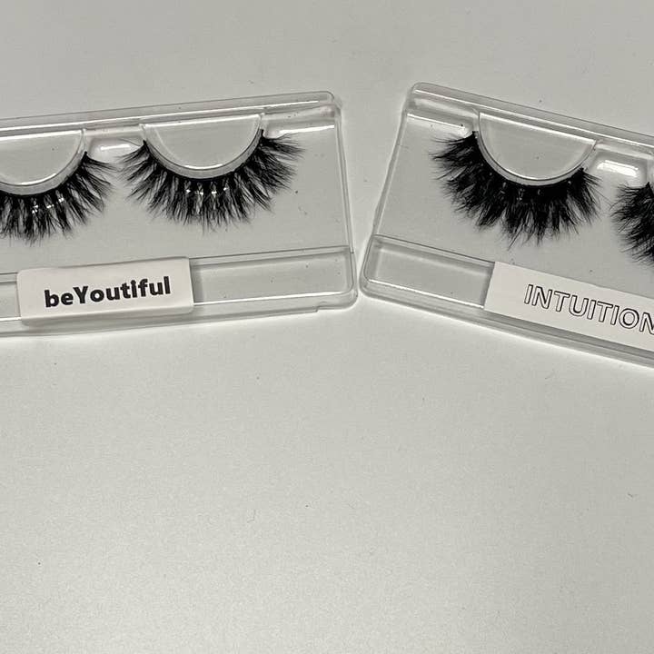 Ensemble de cils naturels pour la vente par Endless Beaute