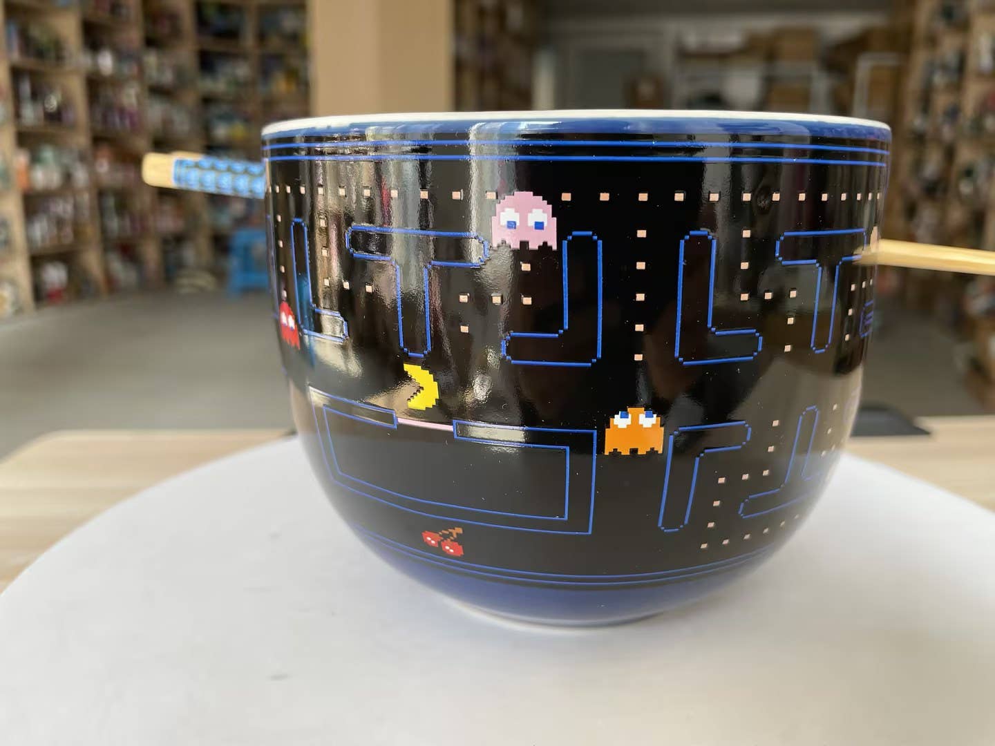 Silver Buffalo - Wholesale Bowl - Pacman Game Screen 20oz Ceramic Ramen Bowl with Chopsticks2