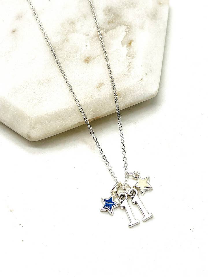 Collier à breloques Michael Parsons représentant le football des 11 Cowboys de Dallas pour la vente par Baubles by B