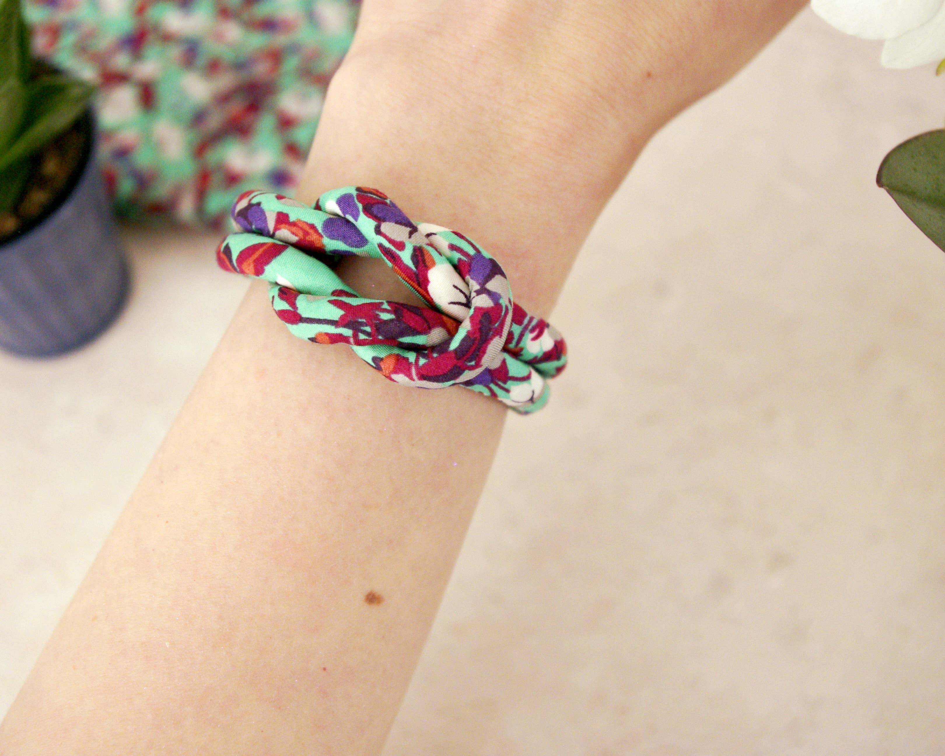 Bunny Bosworth – wholesale Woven/braided bracelet – Reef Knot Liberty Fabric Bracelet - Hot House Blooms7