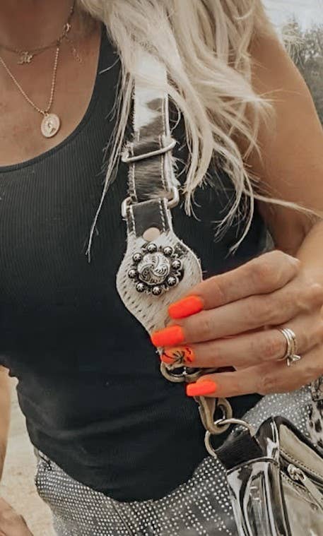 Texas Western Cowhide Bags and More – Großhandel Umhängetasche - Damen – Klarer Stadion NFR Festival Sling Tasche mit Kuhfellriemen1