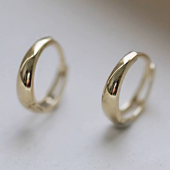 9ct Solid Gold Minimalist Hoop Earrings – Timeless Elegance for wholesale by GenYLuxe