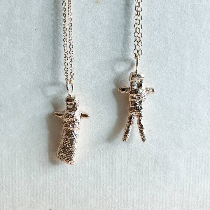 Pendentif Poupée Inquiétude pour la vente par SarahAnaDesigns