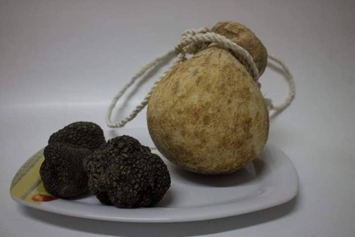 I sapori di una volta s.r.l.s - Wholesale Cheese - Black Truffle Caciocavallo 3