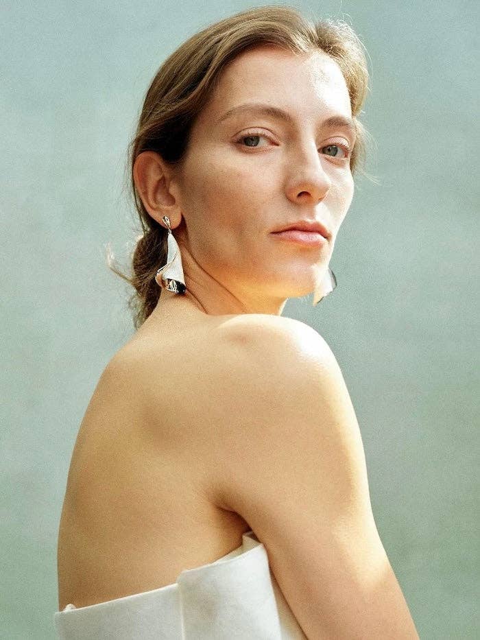 LanLivia - Vendita all'ingrosso Orecchini pendenti - Orecchini a Fiore di Calla Lily Sofisticati2