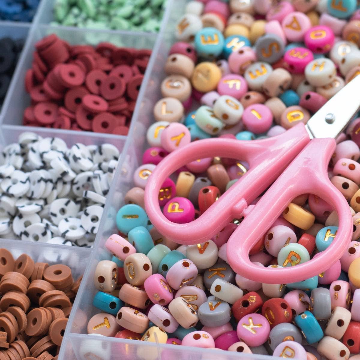 La Petite Épicerie - Wholesale Beads - Box of 16 colors of 6 mm heishi beads - Nature2