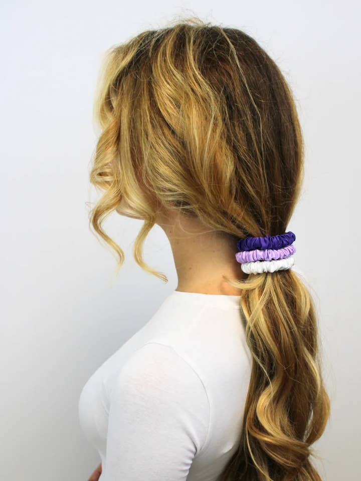 “Miss Skinny” scrunchie - made of organic silk for wholesale by Venus and Gaia