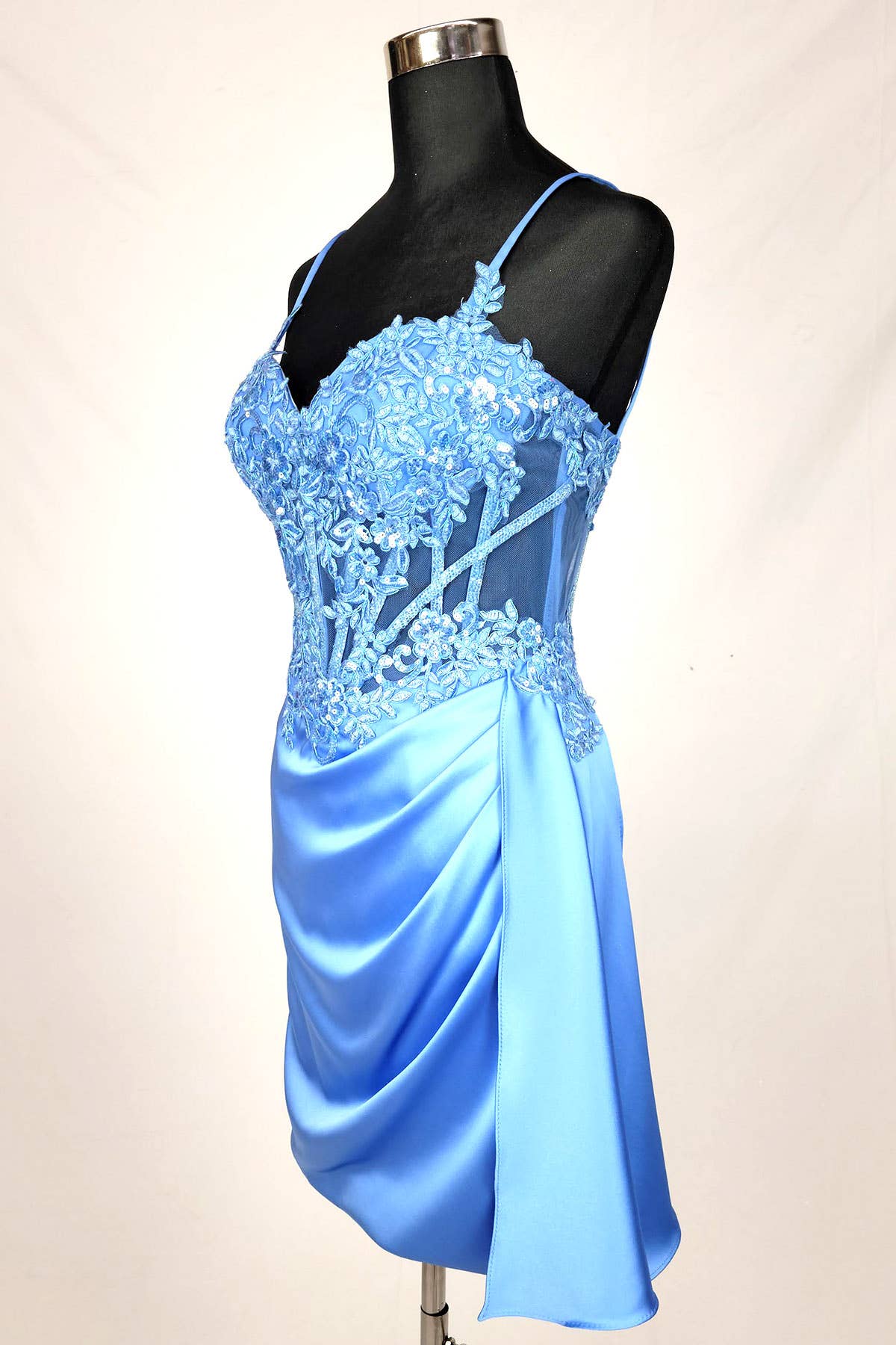 Chicas - Wholesale Dress - Women's - Short Dress With Sequins and Embroidery. C3557