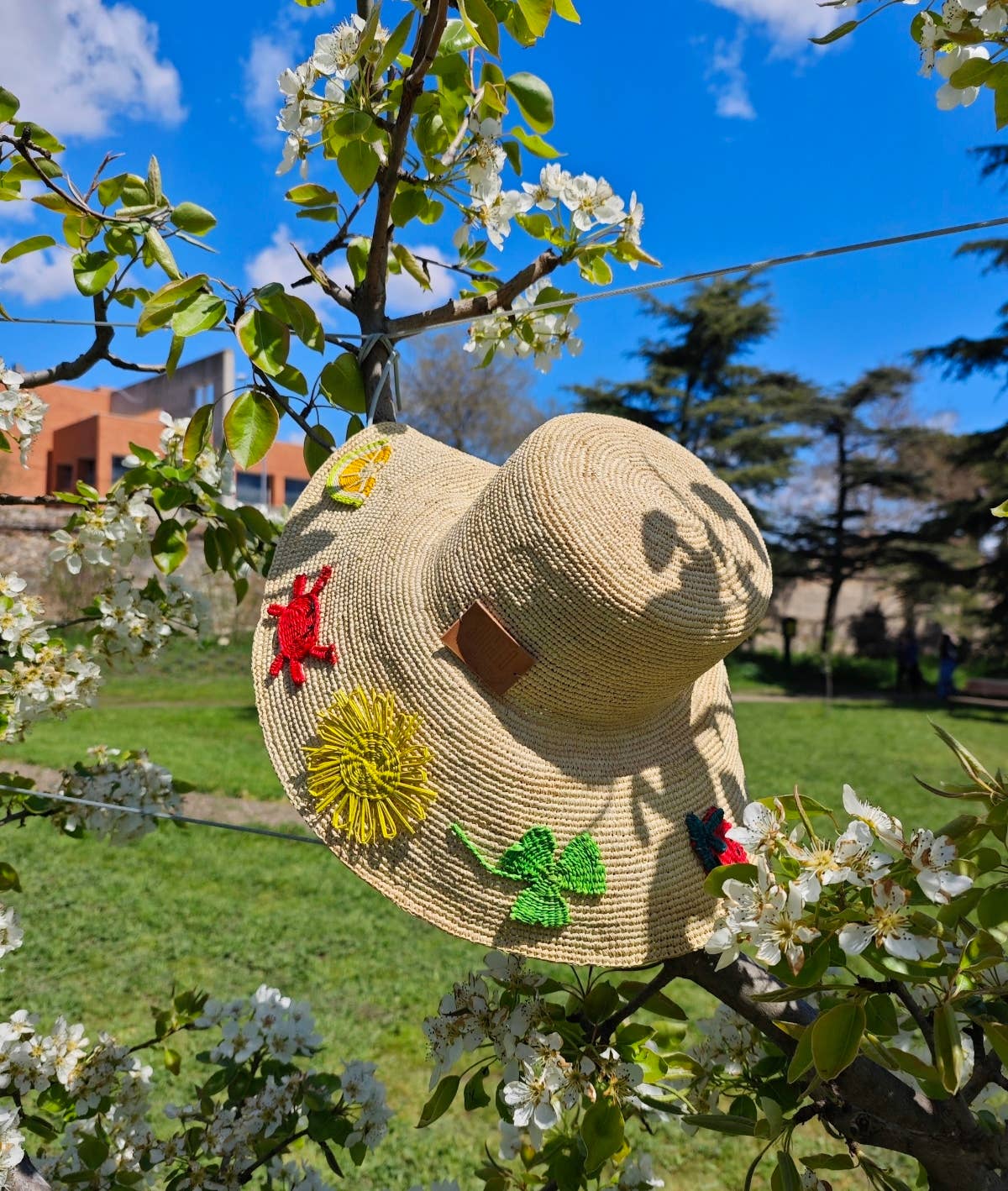 to be chosen by the customer Gorro de ganchillo Emoji for wholesale on Faire1