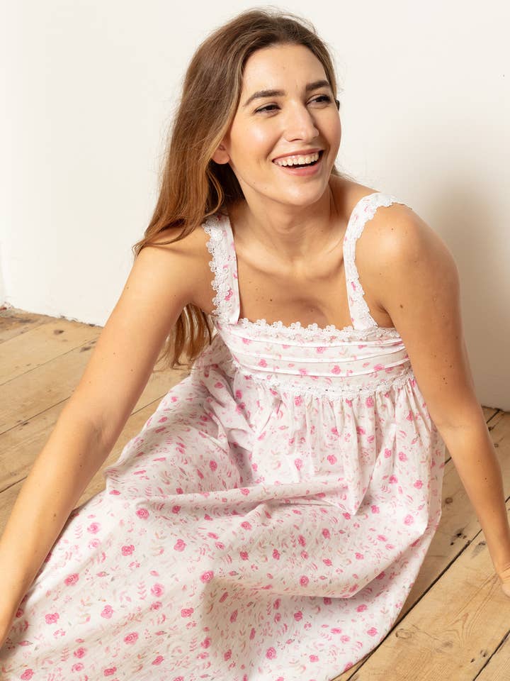 Kissmi - Chemise de nuit à larges bretelles en coton imprimé mini roses pour la vente par Cottonreal