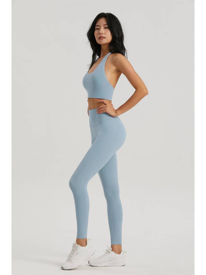 91thelabel – Großhandel Sportbekleidungsset – Damen – Daphne Lycra® Neckholder-Sport-BH & Leggings-Set2